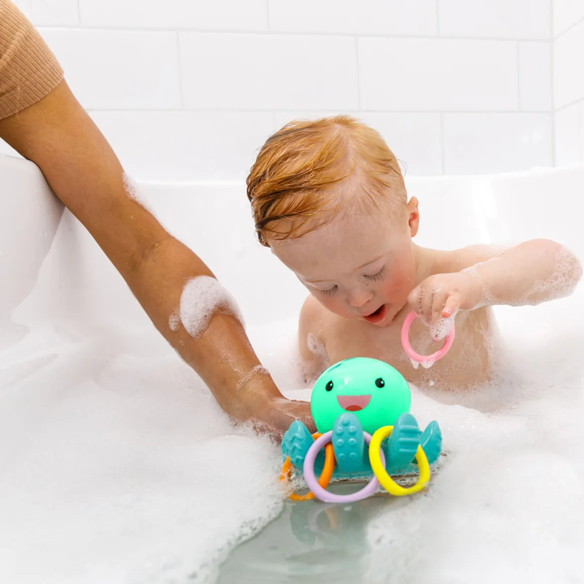 Light Up Ring Catcher Bath Toy